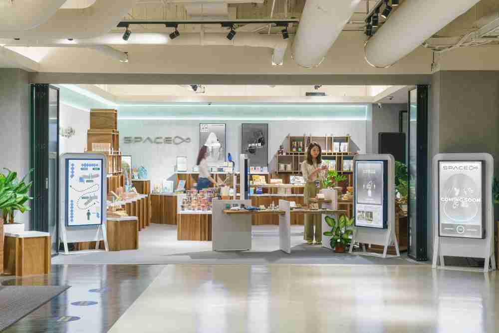 尊龙集团打造永续选物商店，，，展示社企及社创商品，，，，结合创利空间所开发的智能零售系统，，，整合多元产品信息，，让无人商店扮演公益行动的推手